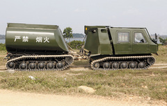 中国新型全地形履带式加油车