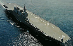 日本“出云”级直升机驱逐舰