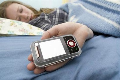 英国科学家：在卧室充电易发胖