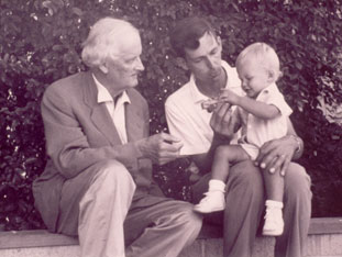 family&mdash;&mdash;让航空事业代代相传