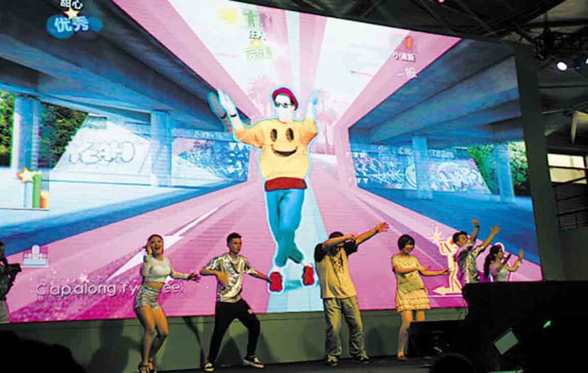 VR虚拟现实成科技新热点规模将达千亿美元