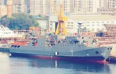 奔赴三沙的新型滚装运输舰