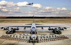 B-52轰炸机“宝刀未老”