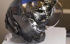 轻量化的F-35专用头盔是这个样