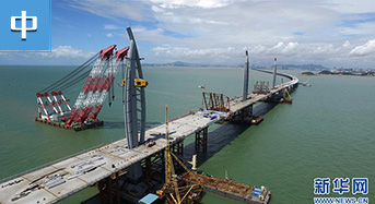 港珠澳大桥主体桥梁成功合龙