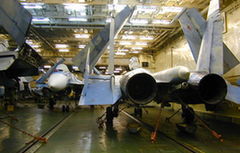 图解航母的建造（6）：航母机库和飞行甲板对飞机运载的影响