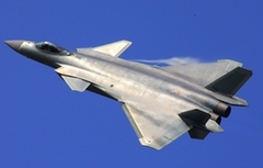 歼－２０未服役先亮相，说明了什么？