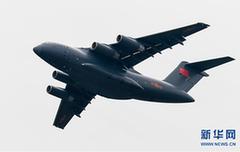 中国空军明星战机飞行员走近观众