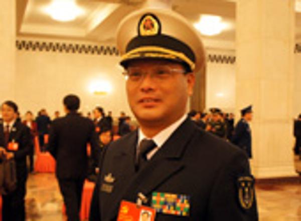 来自海军的十八大代表胡毓浩接受新华网采访