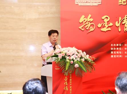 A person speaking into a microphoneDescription automatically generated with medium confidence
