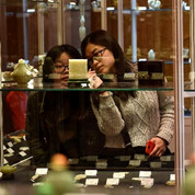 观众在预展现场