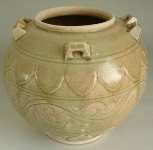 青釉莲瓣六系罐