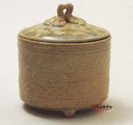 青瓷印网纹盖罐