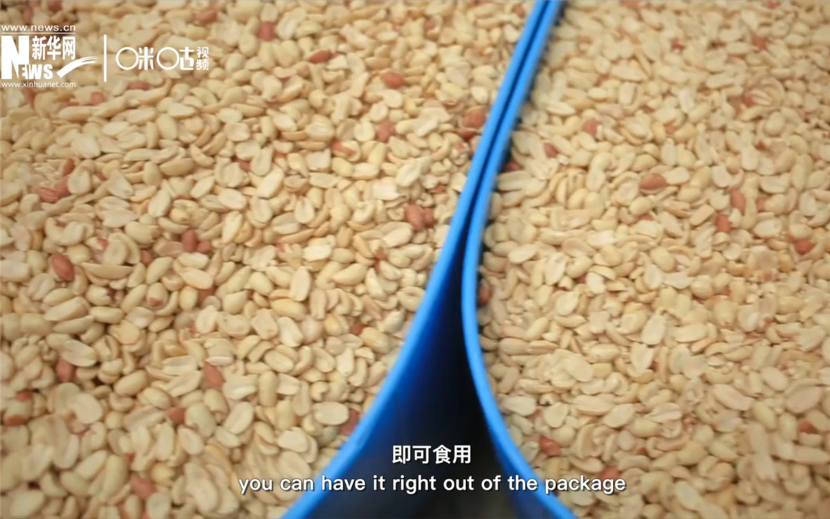 RUTF营养包以花生酱为基底，加入了牛奶、糖、复合维生素和微量矿物质