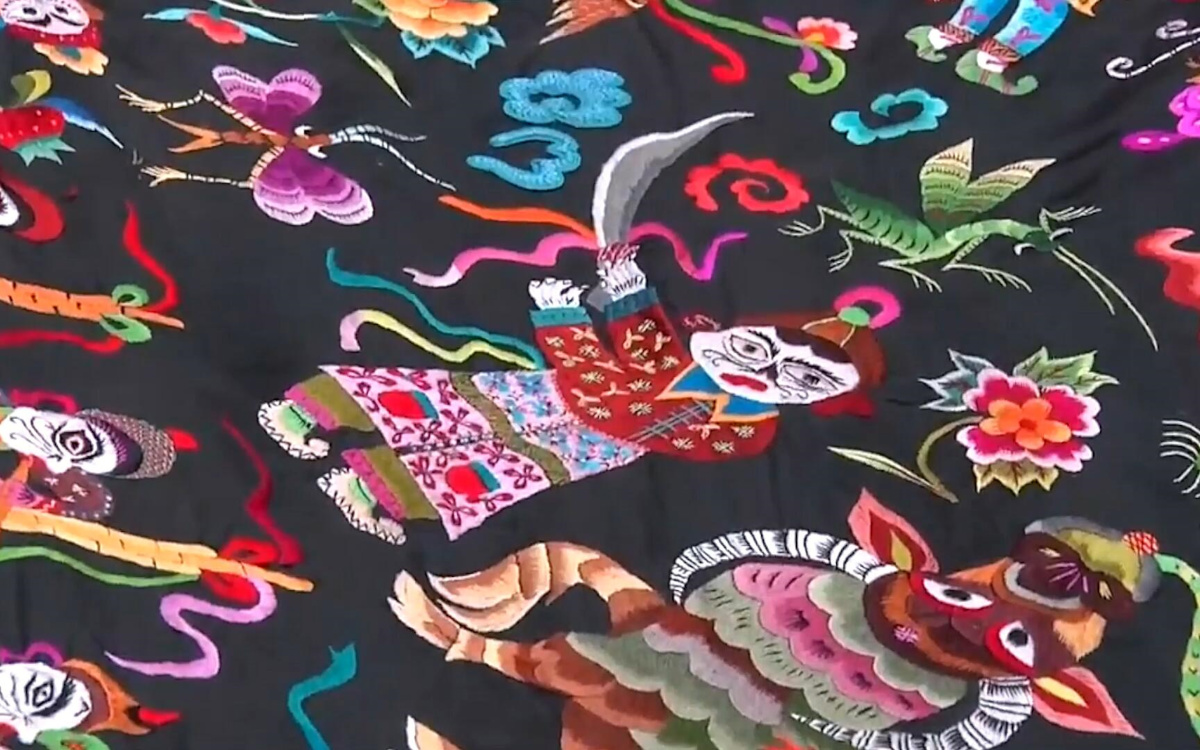 苗绣绣品慢慢得到市场认可，回乡的绣娘逐渐多了起来