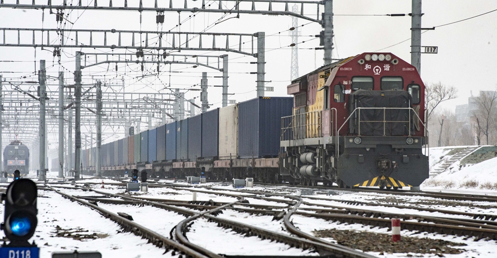 Number of China-Europe freight trains traveling through Alataw Pass reaches 444 in January