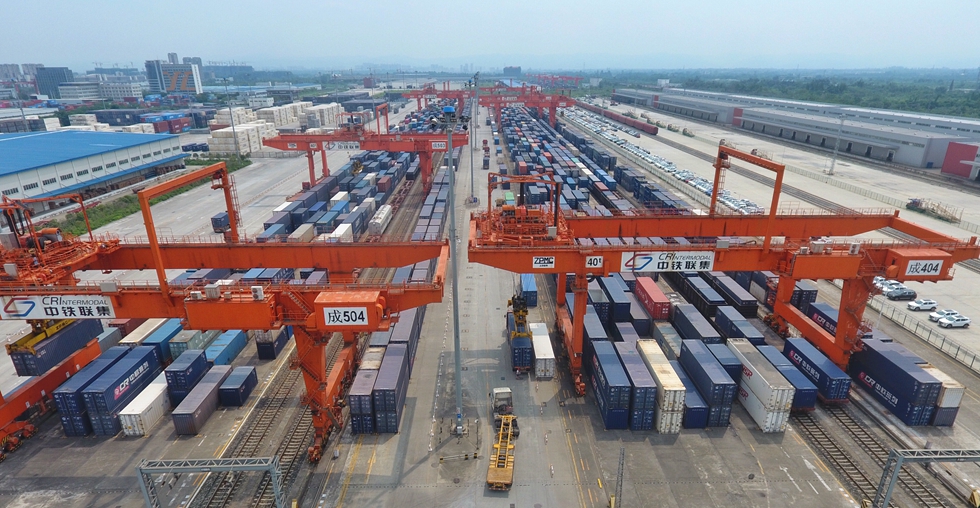 Cross-border e-commerce gains traction aboard China-Europe freight trains