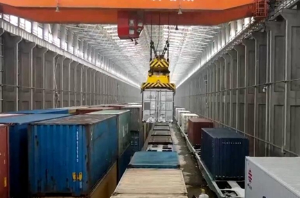 GLOBALink | A glimpse into how your cross-border online orders depart from China by train