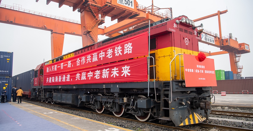 Two freight trains depart from Chengdu, Chongqing for Lao capital