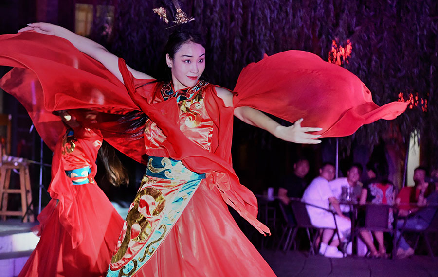 "الاقتصاد الليلي" في مدينة لويانغ بمقاطعة خنان بوسط الصين