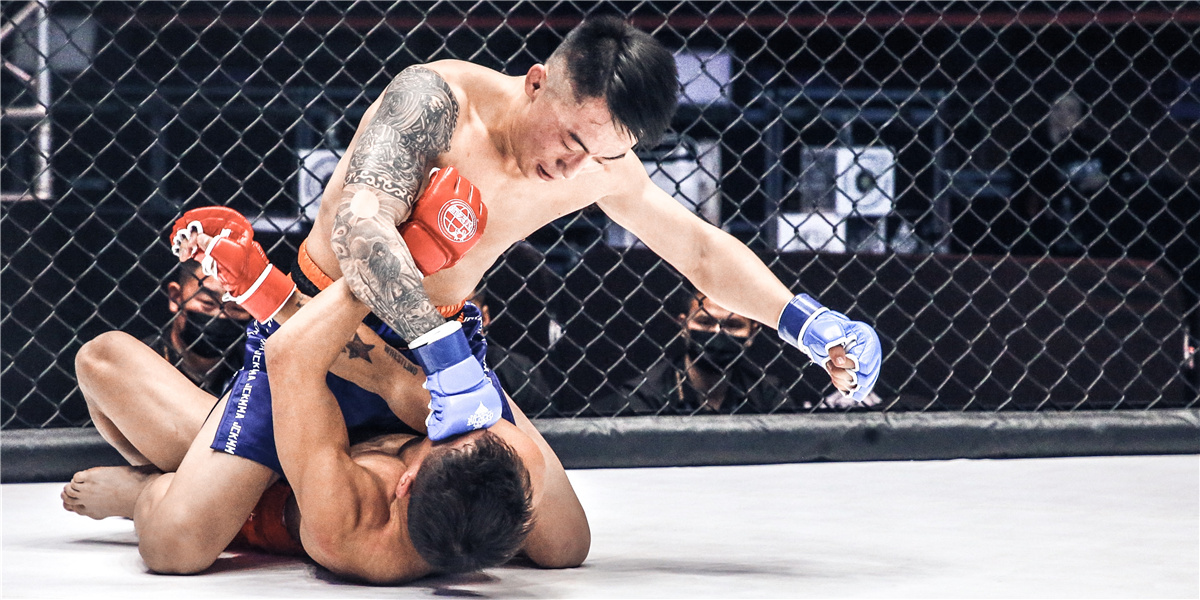 2020JCK觉城之夜笼斗争霸赛精彩瞬间（羽量级决赛-都力勒背后裸绞降服获胜）