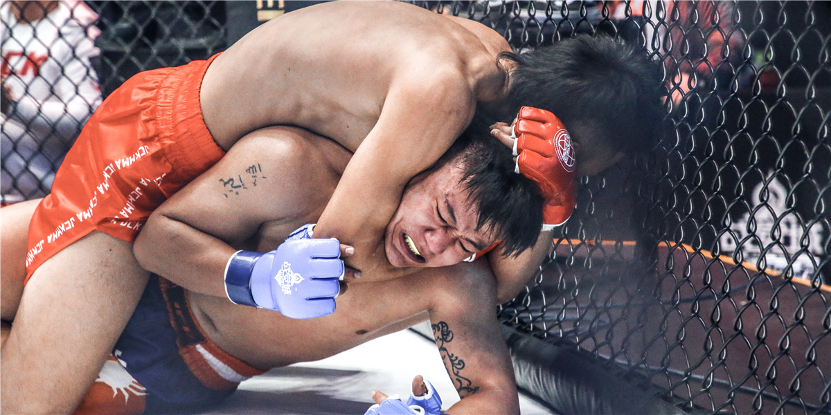 2020JCK觉城之夜笼斗争霸赛精彩瞬间（次中量级决赛-丁猛背后裸绞降服获胜）