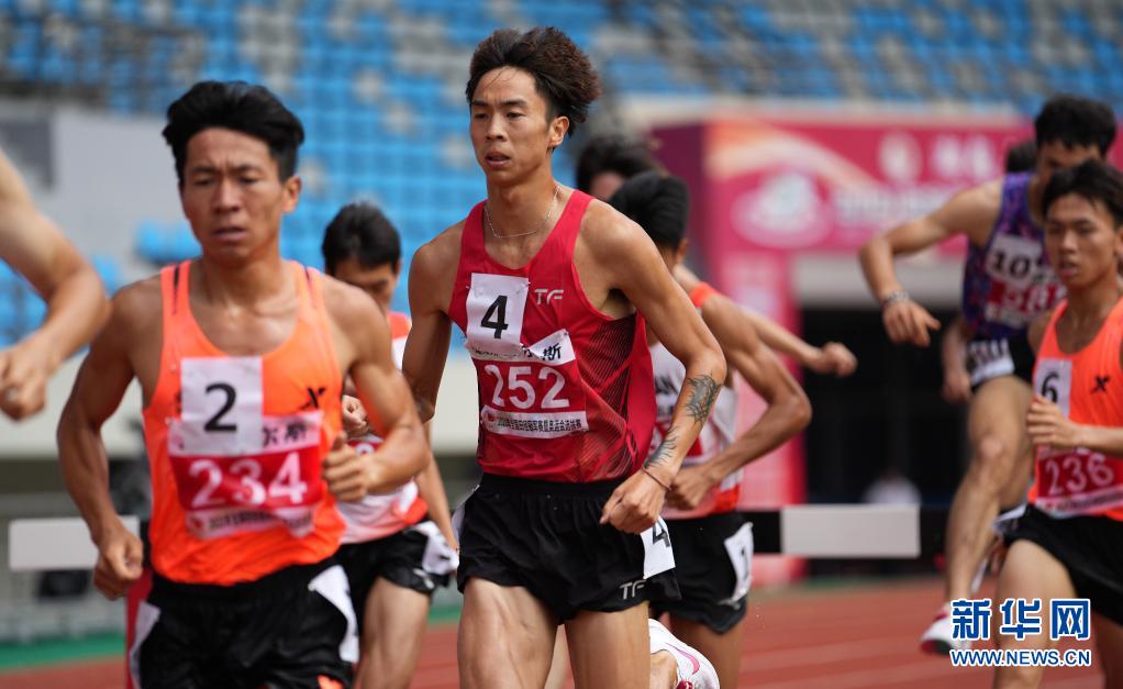 田径冠军赛暨奥运会选拔赛男子3000米障碍决赛中,河北队选手王少杰以8