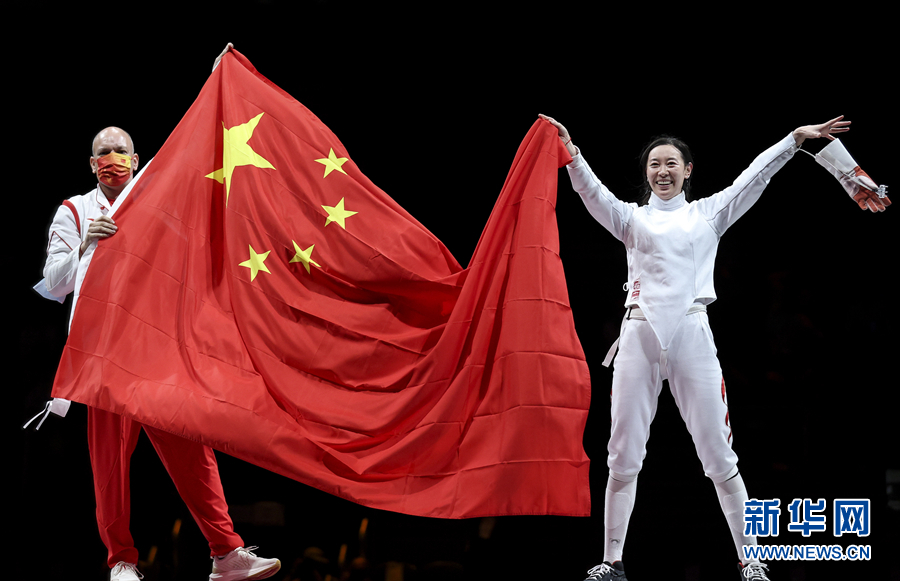 中国选手孙一文夺得东京奥运会击剑女子重剑个人赛金牌
