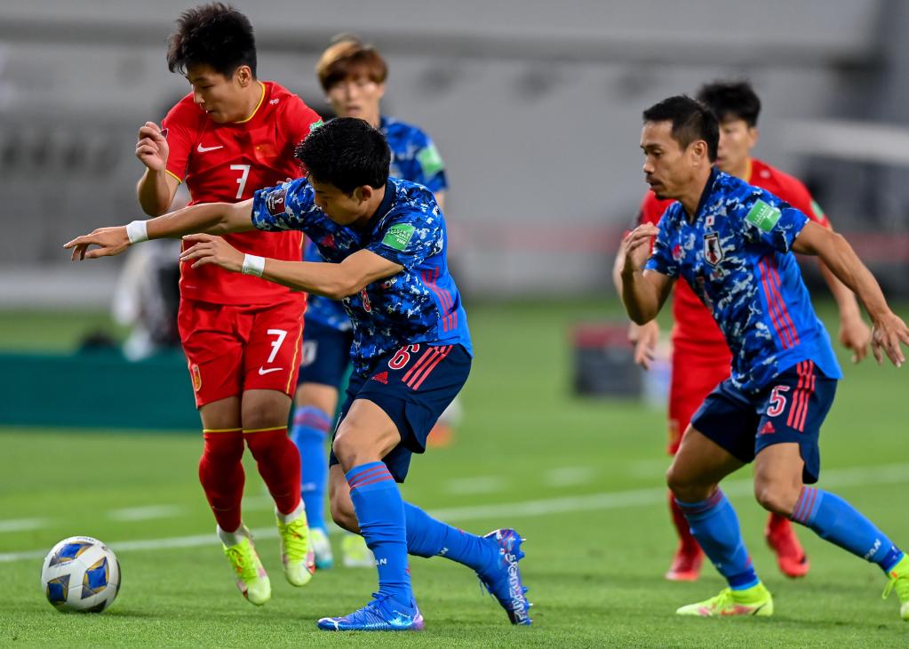 12强赛第二轮中国男足0:1不敌日本队