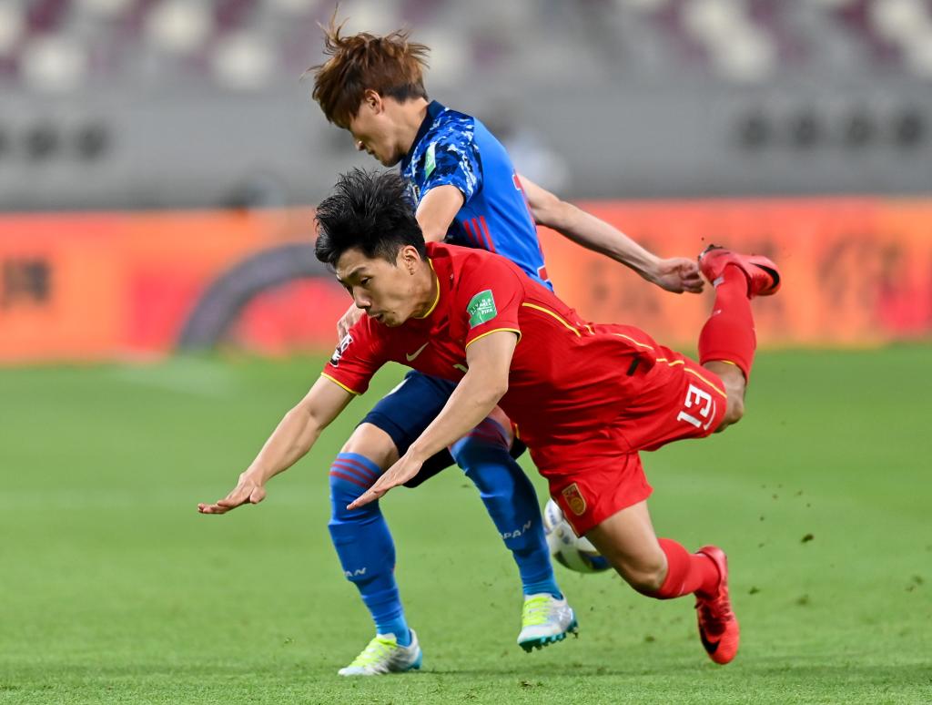 12强赛第二轮中国男足0:1不敌日本队
