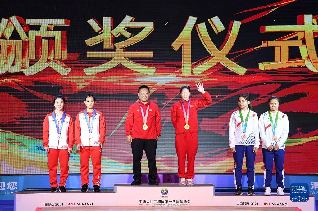第十四届全运会举重女子55公斤级决赛：四川队选手苏婷婷获得冠军