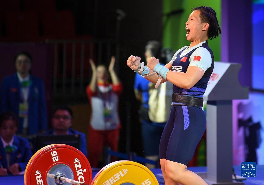 第十四届全运会举重女子55公斤级决赛：四川队选手苏婷婷获得冠军