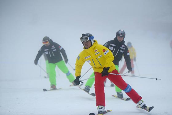 貴州舉行“2017世界雪日暨國際兒童滑雪節”活動