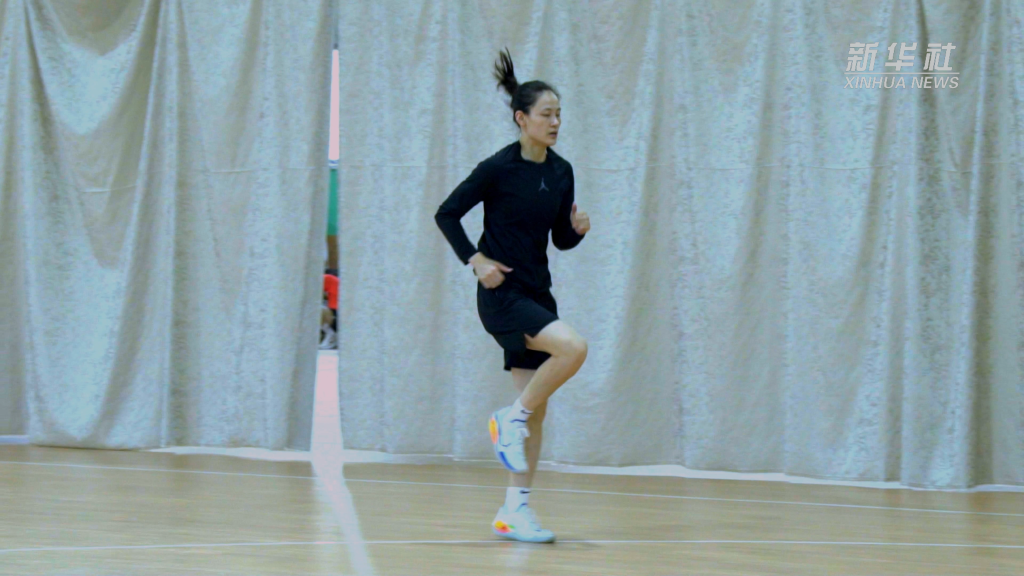 中国女篮杨力维杨舒予_全运会广东女篮夺冠 杨力维与杨舒予拥抱_杨力维篮球情缘