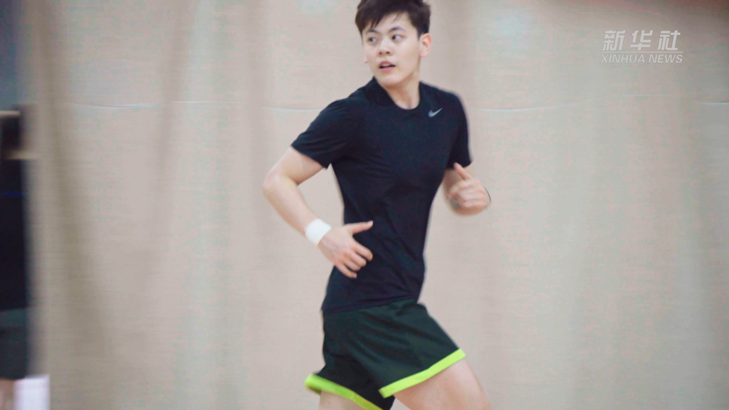 全运会广东女篮夺冠 杨力维与杨舒予拥抱_中国女篮杨力维杨舒予_杨力维篮球情缘