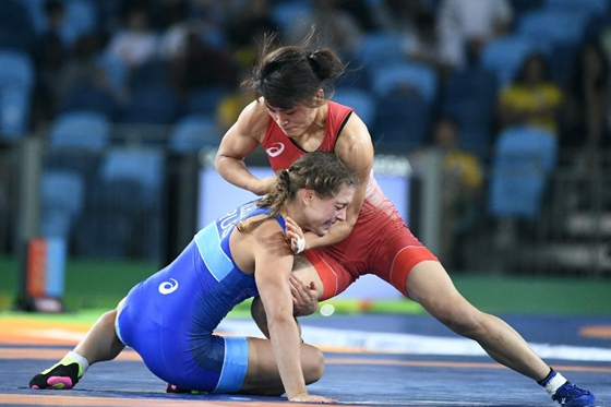 女子自由式摔跤58公斤级：日本选手夺冠