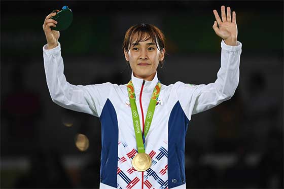 跆拳道女子49公斤级：韩国选手夺冠