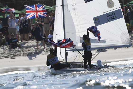 女子帆船470级：英国选手获得冠军