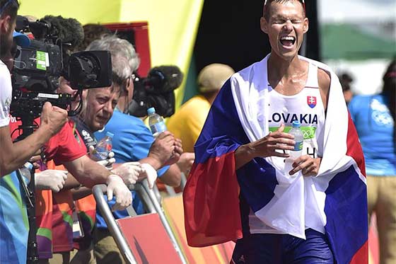 男子50公里竞走：斯洛伐克选手夺冠