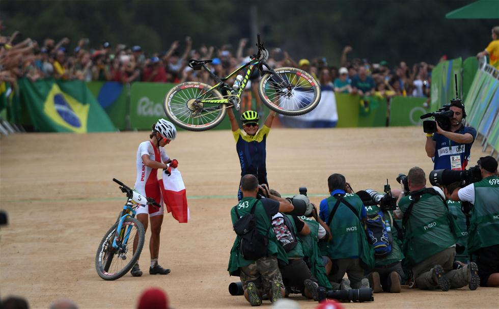 女子山地自行车 瑞典选手利斯维德斯夺冠