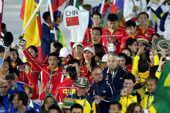 中国奥运代表团在闭幕式上入场