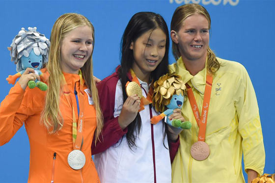 张晓彤女子100米蛙泳SB11级夺冠