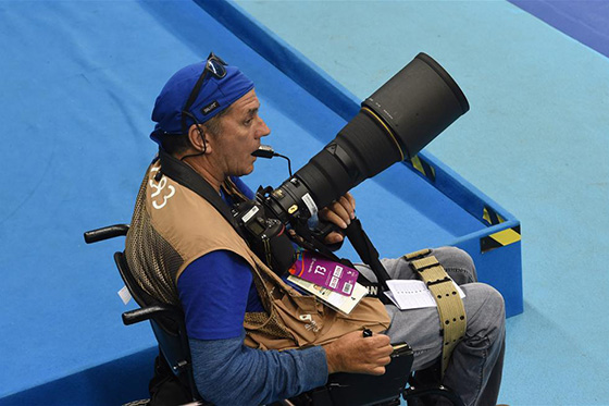 里约残奥会游泳:轮椅上的摄影师
