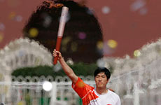 北京奥运境内第一棒火炬手