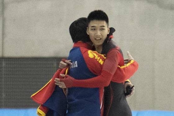 速度滑冰男子500米：中国选手高亭宇夺冠