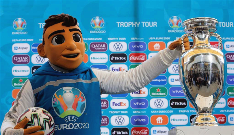 欧锦赛奖杯在布加勒斯特展示