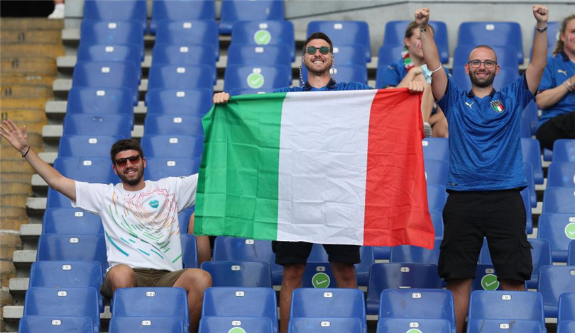 欧锦赛：球迷助阵