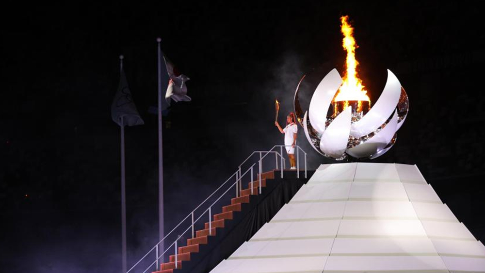 东京奥运会开幕式举行 主火炬被点燃