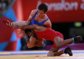 男子自由式摔跤60公斤级：朝鲜选手无缘奖牌