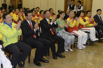 中国驻英使馆为残奥会中国代表团举行庆功晚会